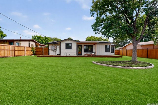 458 Maplewood Ln, San Antonio, TX 78216