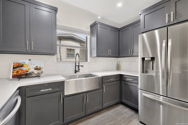 458 Maplewood Ln, San Antonio, TX 78216