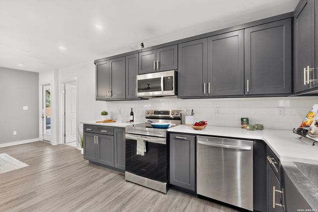 458 Maplewood Ln, San Antonio, TX 78216