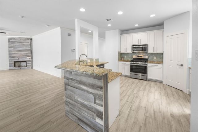 8104 Broken Branch DR, Round Rock, TX 78681
