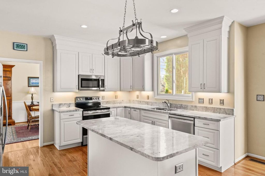 Image 21 of property listing at 38607 MILLSTONE DRIVE, Purcellville, VA 20132