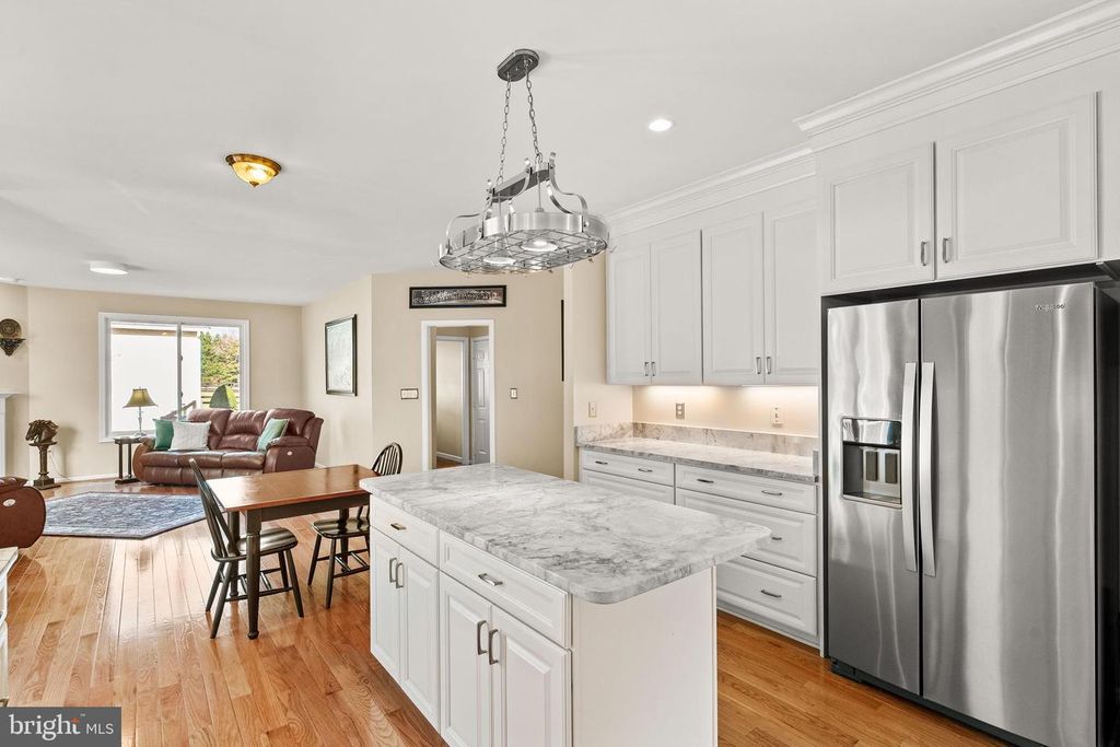 Image 24 of property listing at 38607 MILLSTONE DRIVE, Purcellville, VA 20132