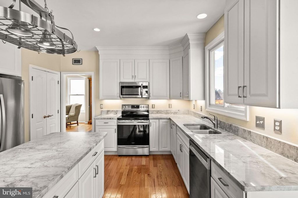 Image 25 of property listing at 38607 MILLSTONE DRIVE, Purcellville, VA 20132