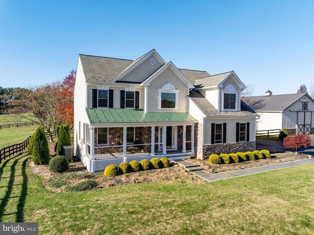 Image 4 of property listing at 38607 MILLSTONE DRIVE, Purcellville, VA 20132