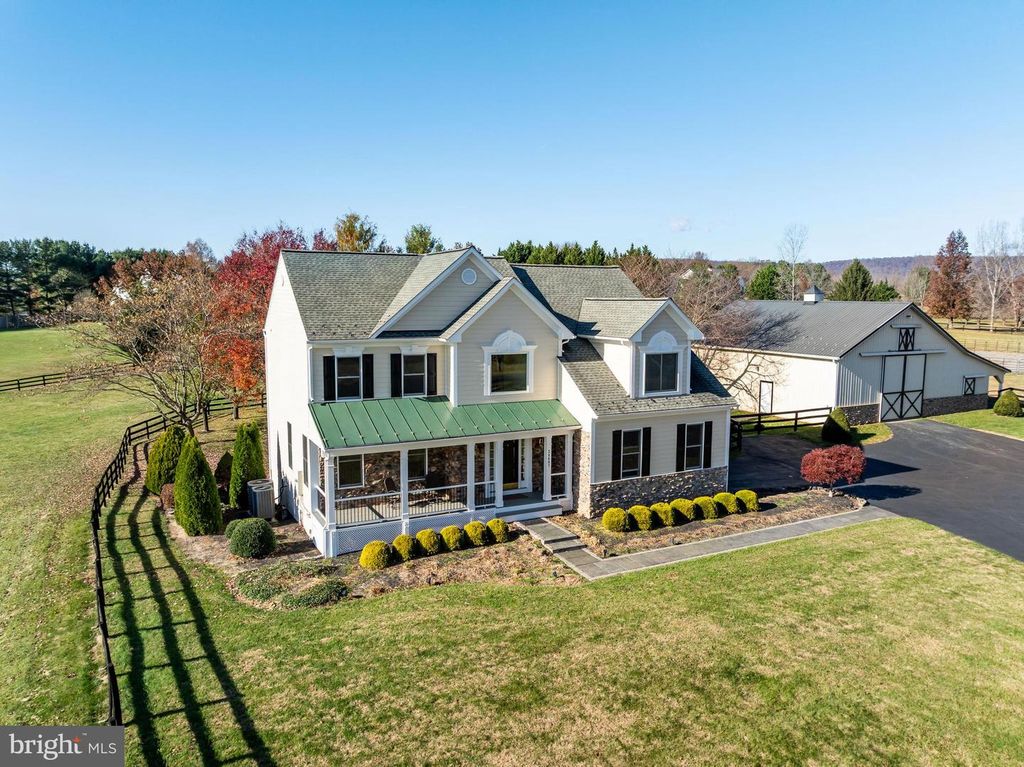 Image 5 of property listing at 38607 MILLSTONE DRIVE, Purcellville, VA 20132