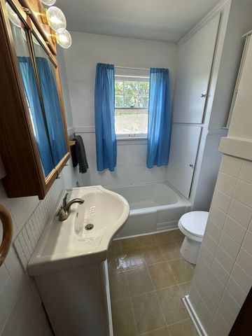 809 11th Street, De Witt, IA 52472