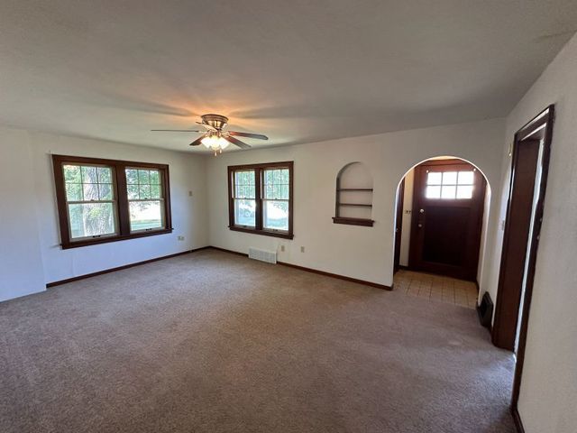 809 11th Street, De Witt, IA 52472