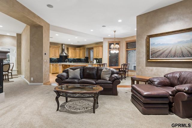 1427 N 133 Street, Omaha, NE 68154