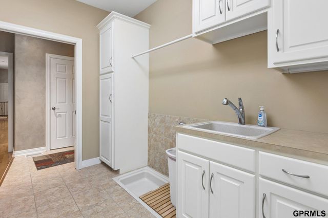1427 N 133 Street, Omaha, NE 68154
