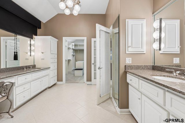 1427 N 133 Street, Omaha, NE 68154