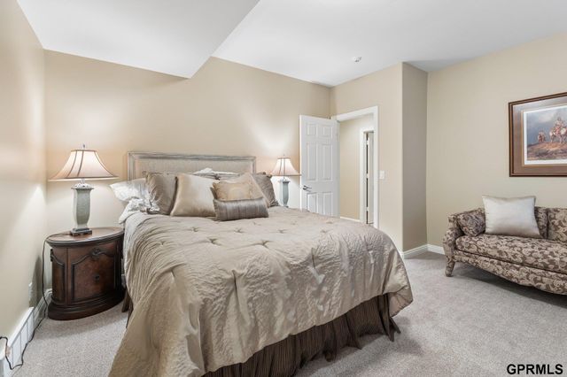 1427 N 133 Street, Omaha, NE 68154