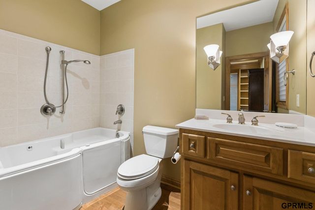 1427 N 133 Street, Omaha, NE 68154