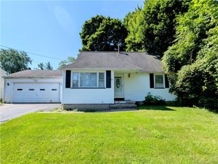 29 Park Avenue, Gates, NY 14606