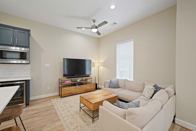 911 W 35th Street C, Houston, TX 77018