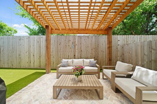911 W 35th Street C, Houston, TX 77018