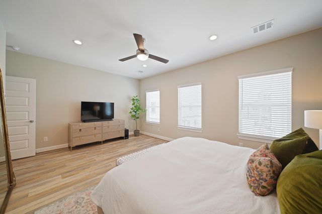 911 W 35th Street C, Houston, TX 77018