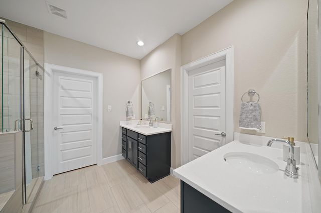 911 W 35th Street C, Houston, TX 77018