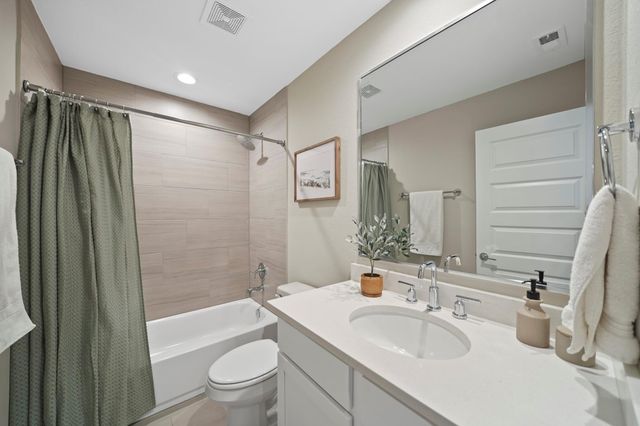 911 W 35th Street C, Houston, TX 77018