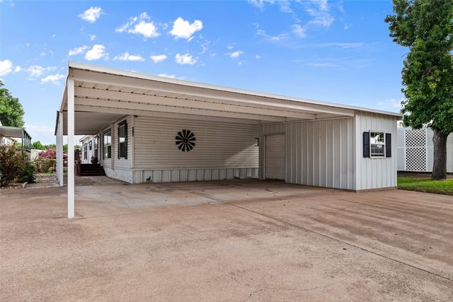 307 Brazos Harbor Drive, Granbury, TX 76048