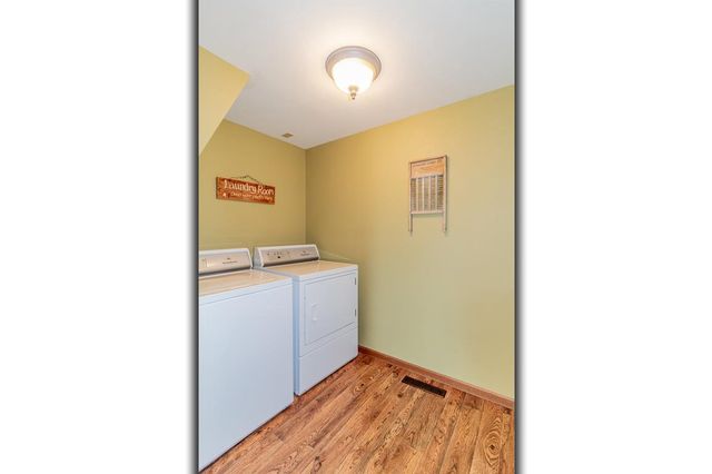 1002 MILL STREET, New London, WI 54961
