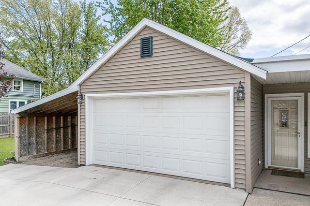1002 MILL STREET, New London, WI 54961