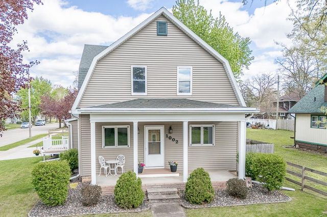 1002 MILL STREET, New London, WI 54961