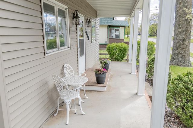 1002 MILL STREET, New London, WI 54961