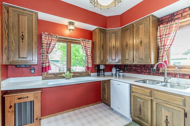 1002 MILL STREET, New London, WI 54961