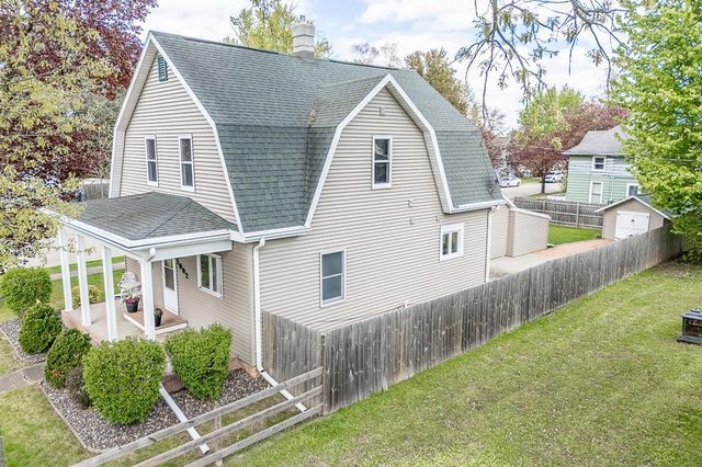 1002 MILL STREET, New London, WI 54961