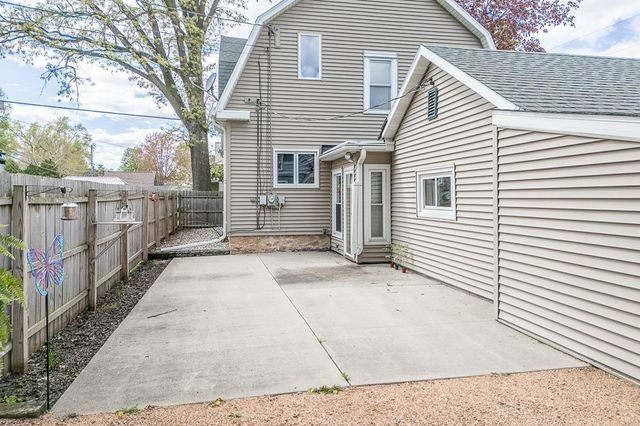 1002 MILL STREET, New London, WI 54961