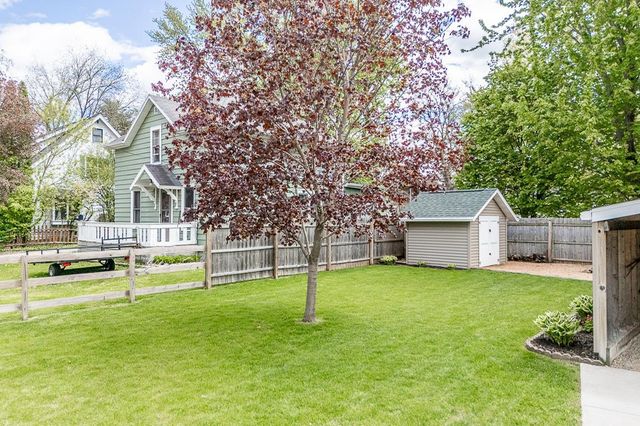 1002 MILL STREET, New London, WI 54961