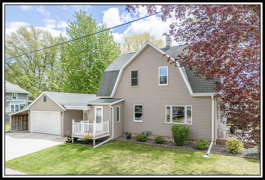 1002 MILL STREET, New London, WI 54961
