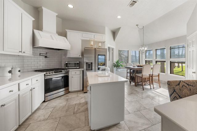 181 Wyndemere Drive, Montgomery, TX 77356