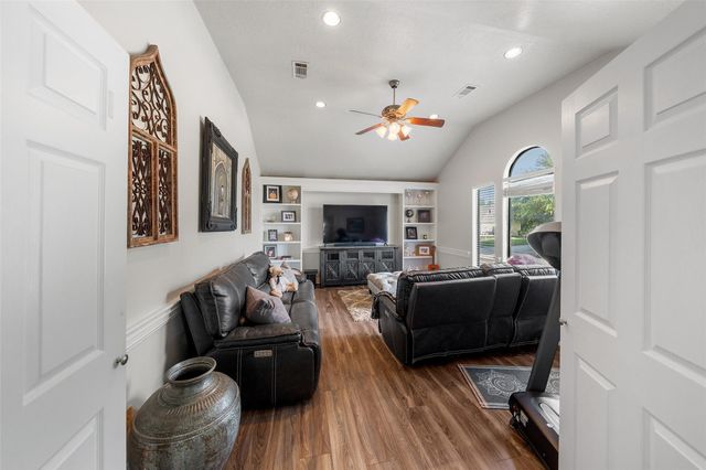 181 Wyndemere Drive, Montgomery, TX 77356