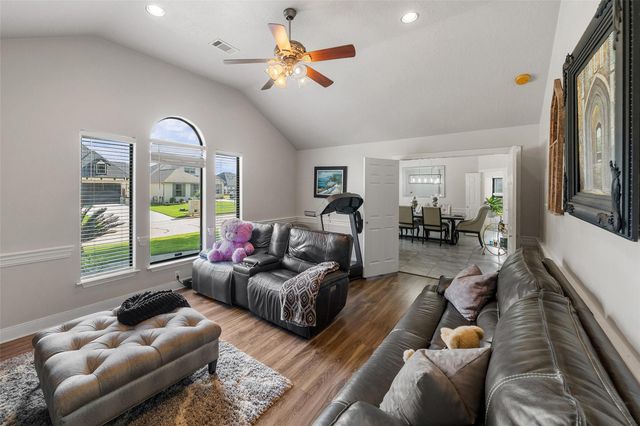 181 Wyndemere Drive, Montgomery, TX 77356