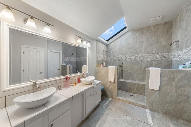 181 Wyndemere Drive, Montgomery, TX 77356