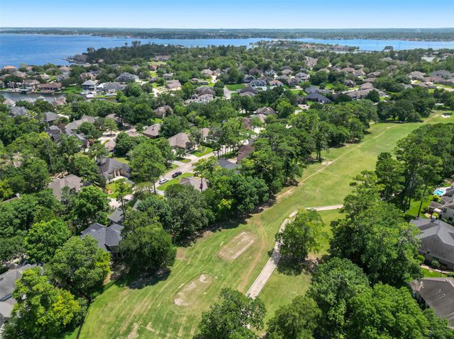 181 Wyndemere Drive, Montgomery, TX 77356