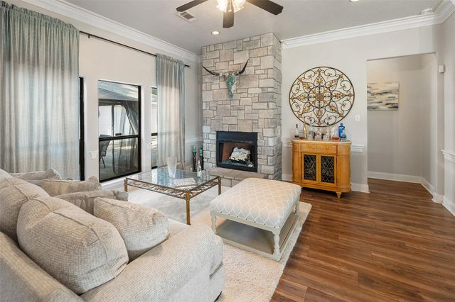 181 Wyndemere Drive, Montgomery, TX 77356