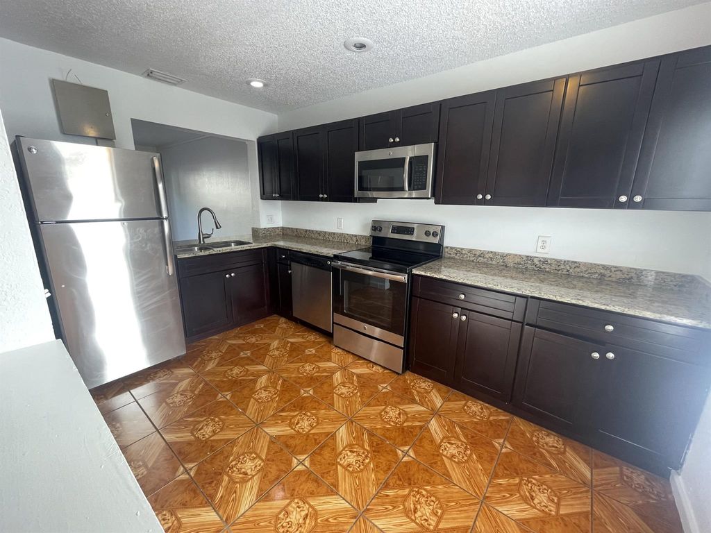 5089 Breckenridge Place 23, West Palm Beach, FL 33417