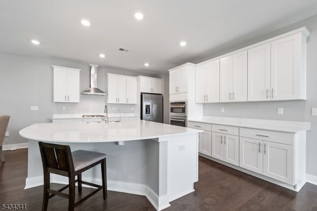 18 Mccluskey Pl, Morris Plains Boro, NJ 07950