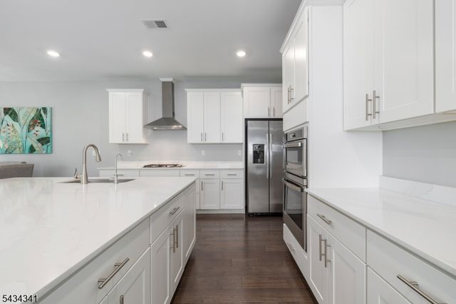 18 Mccluskey Pl, Morris Plains Boro, NJ 07950