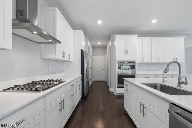 18 Mccluskey Pl, Morris Plains Boro, NJ 07950