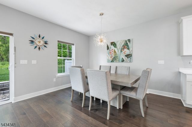 18 Mccluskey Pl, Morris Plains Boro, NJ 07950