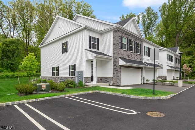 18 Mccluskey Pl, Morris Plains Boro, NJ 07950
