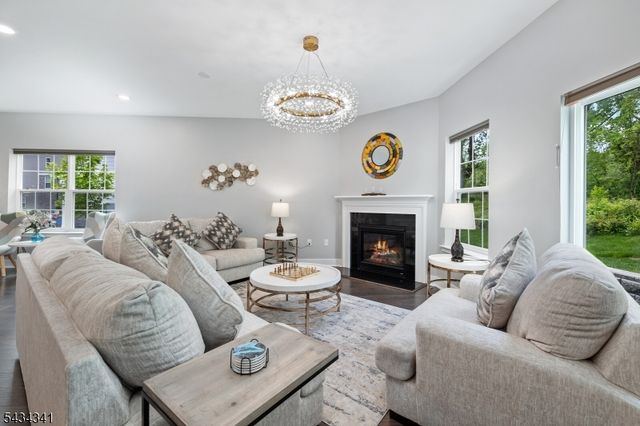 18 Mccluskey Pl, Morris Plains Boro, NJ 07950