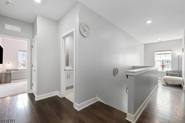 18 Mccluskey Pl, Morris Plains Boro, NJ 07950