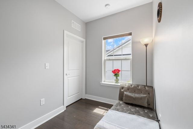 18 Mccluskey Pl, Morris Plains Boro, NJ 07950