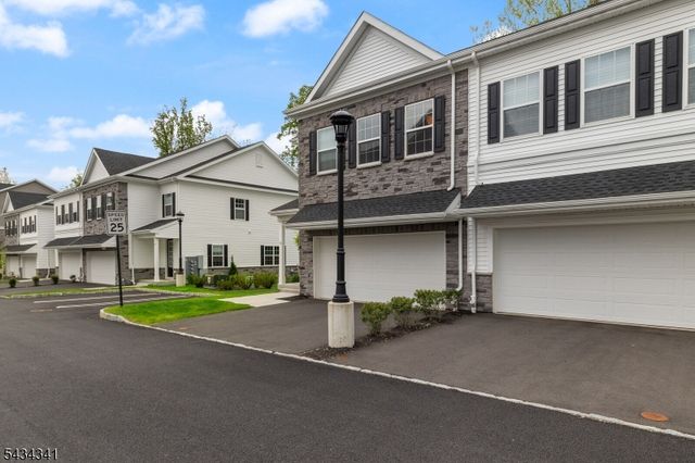 18 Mccluskey Pl, Morris Plains Boro, NJ 07950