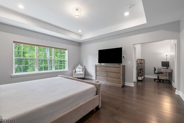 18 Mccluskey Pl, Morris Plains Boro, NJ 07950