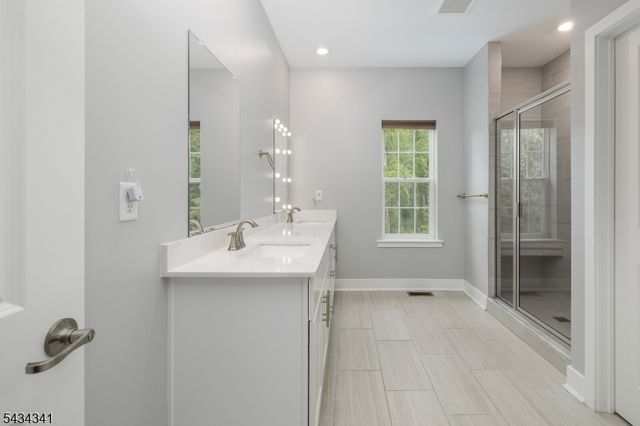 18 Mccluskey Pl, Morris Plains Boro, NJ 07950